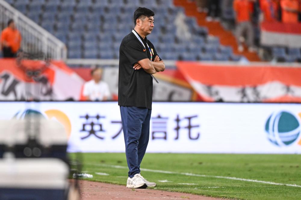 拜仁慕尼黑主场激战多特蒙德德甲巅峰对决来袭双方全力争胜冲击关键三分